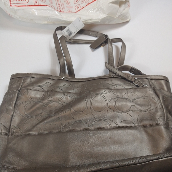 Coach - Picture 5 of 13